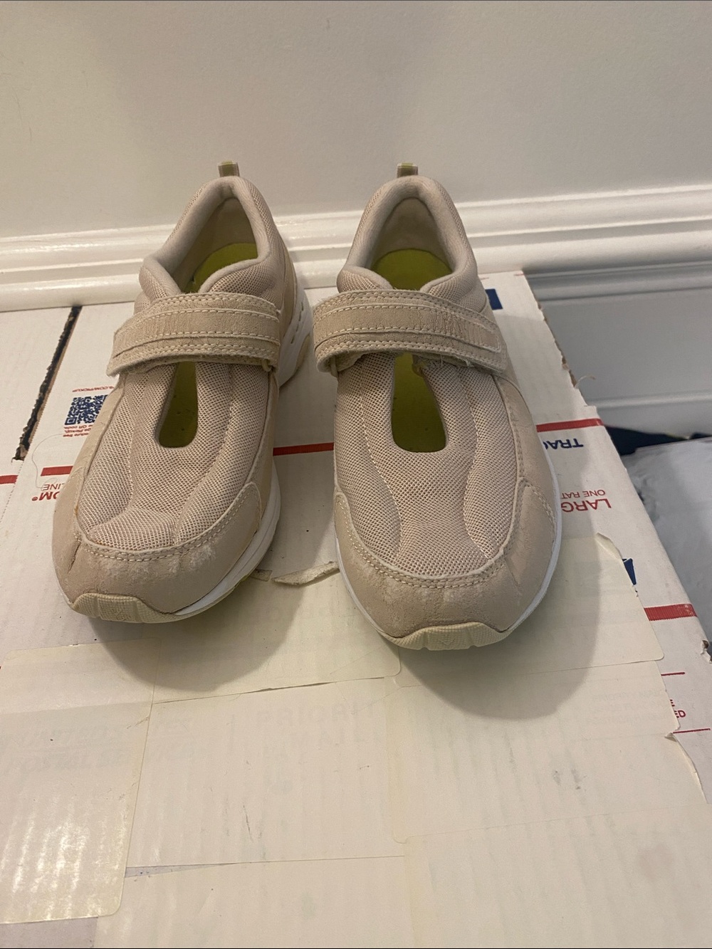 Easy Spirit size 8 shoes good condition